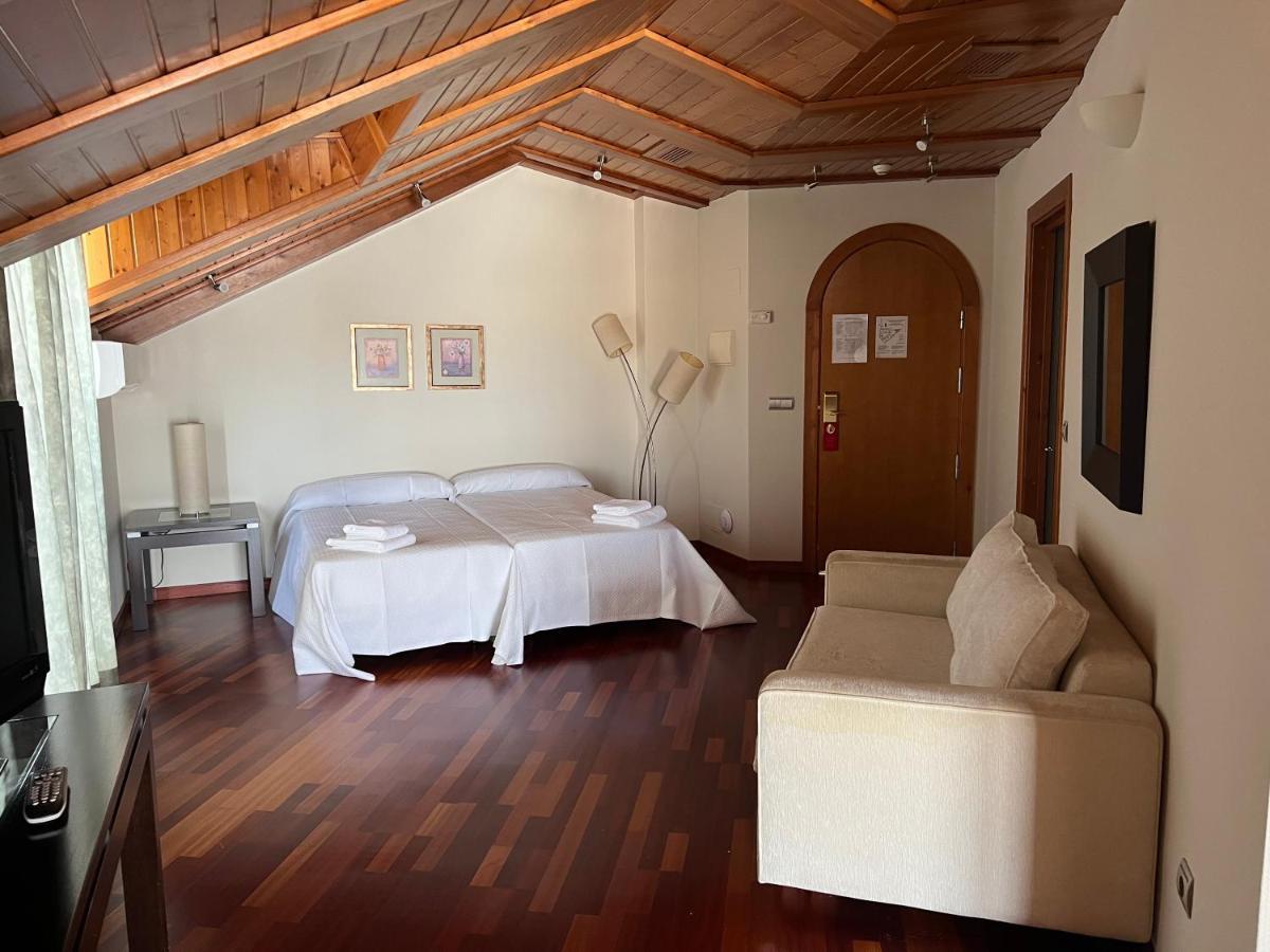 Hotel Las Eras Сафра Екстериор снимка